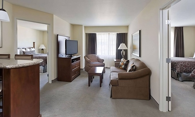 Vance Jackson Apartment | Spacious 2BR Suite with Full Kitchen! A 13-minute drive away from Pearl District