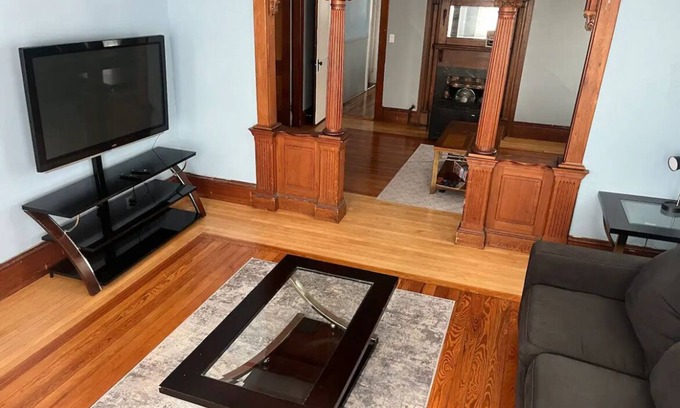 New Bedford Apartment | SPACIOUS 3 BDRM APARTMENT 3RD FL W/DECK OVERSEEING CITY SKYLINE
