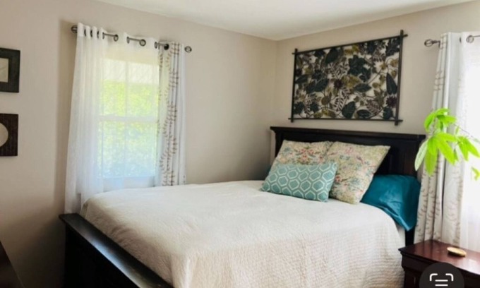 Saratoga Springs House | Spacious 3-bedroom apartment in Saratoga Springs Off Street Parking & Central AC