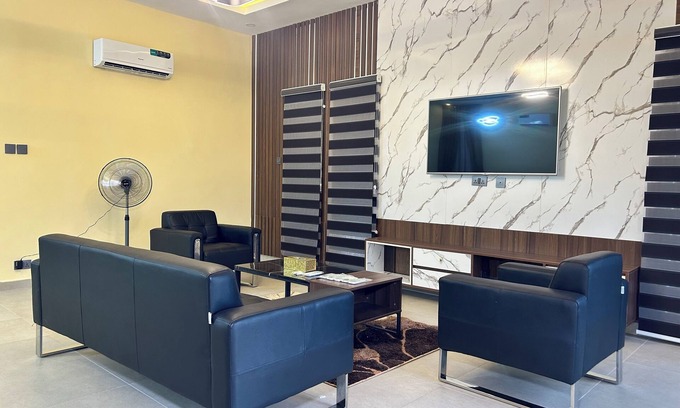 Utako Apartment | Spacious 3-bedroom apartment with AC and WiFi in vibrant Wuye Abuja