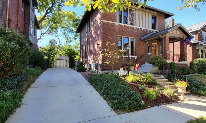 Shaw House | Spacious 3 bedroom and 2.5 bathroom home located in historic Shaw Neighborhood.
