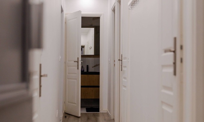 Vignerons Apartment | Spacious 3-bedroom apartment with AC and WiFi in charming Vincennes