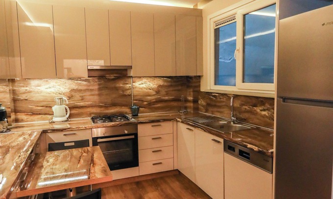 Nisantasi Apartment | Spacious 3-bedroom apartment with AC, WiFi in the best part of Istanbul