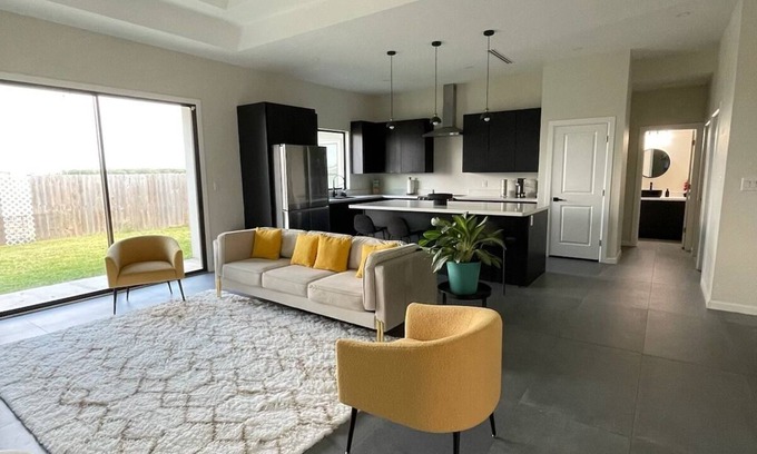Brownsville House | Spacious 3-Bedroom Home with Large Backyard – Perfect for Families & Gatherings!