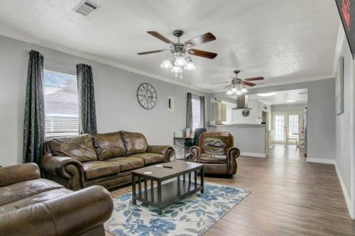 Groves House | Spacious 3 bedroom home with fenced yard