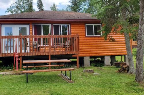 Ray House | Spacious 3 Bedroom Whitetail Cabin In Voyageurs National Park