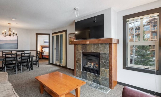 East Kootenay Condo | Spacious 3-Br 3-Ba | Ski In/Out | Pool & Hot Tubs | In Heart of Panorama Resort