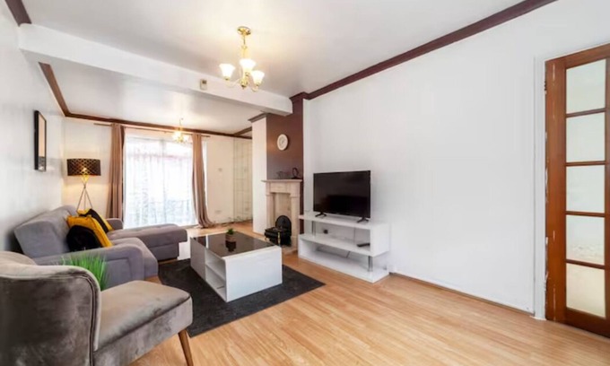 Woolwich Riverside Apartment | Spacious 3 BR House w/Private Garden, Woolwich