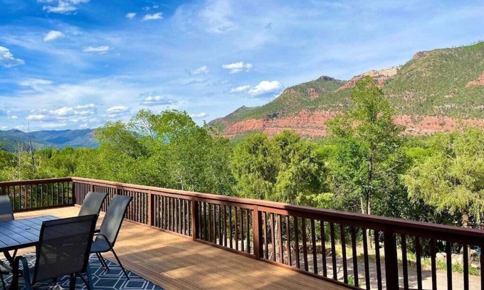 Durango House | Spacious 3BR Guest Home with Large Deck, Amazing Views, Close to Town