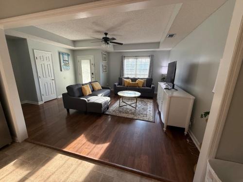 Hahira House | Spacious 3BR Home Sleeps 12 Near Valdosta
