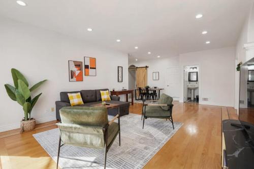 Silver Terrace Apartment | Spacious 3BR, One and a half Bath 2nd Floor in San Francisco