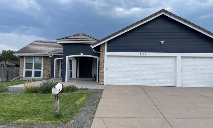 Tollgate Overlook House | Spacious 3BR Ranch Gym, Large Patios, Wi-Fi. Near DIA, Attractions & Hospitals