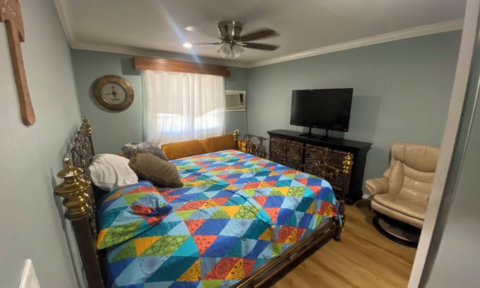 Elmont House | Spacious 4 bed & 2 bath House Near UBS Arena, JFK, and NYC