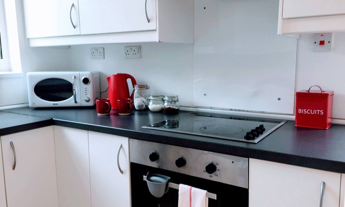 Oldland Common House | Spacious 4 bed home from home near Warwick Uni, Coventry, NEC