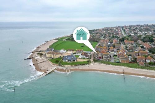 Selsey House | Spacious 4-Bed Seaside Retreat in Selsey