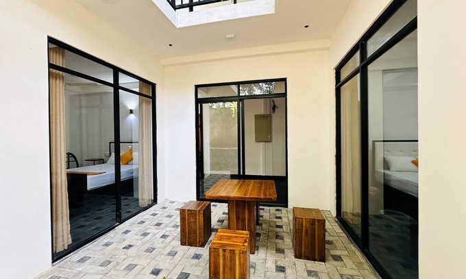 Maharagama Apartment | Spacious 4-bedroom apartment with AC and WiFi in beautiful Nugegoda