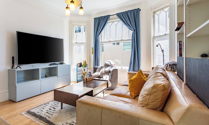 Downtown Berkeley Apartment | Spacious 4 bedroom Apt Walk 2 UC