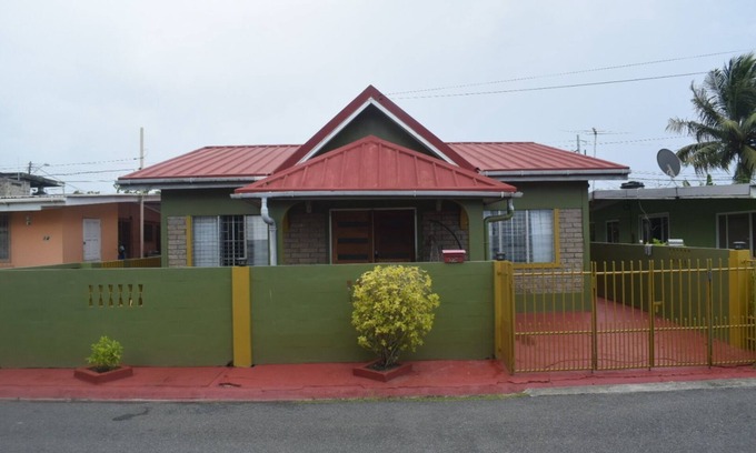 Crown Point House | Spacious 4-bedroom house in charming Bon Accord with WiFi. 3 mins from beaches