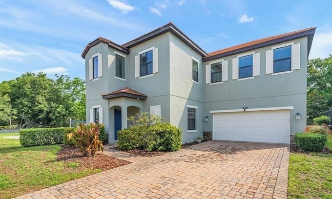 Haines City House | Spacious 4-bedroom house with WiFi, private pool, in the beautiful Haines City