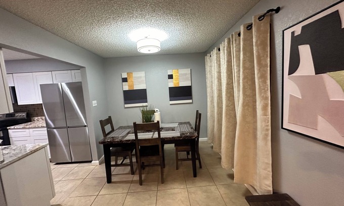 Odessa House | Spacious 4-bedroom -Harned Court A