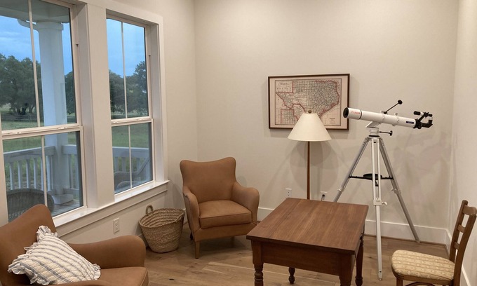 Round Top House | Spacious 4 Bedroom House - 3/4 Mile to Round Top Center!