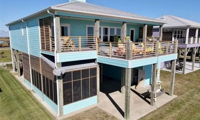 Cameron Parish House | Spacious 4-bedroom home on quiet Gulf Coast beach