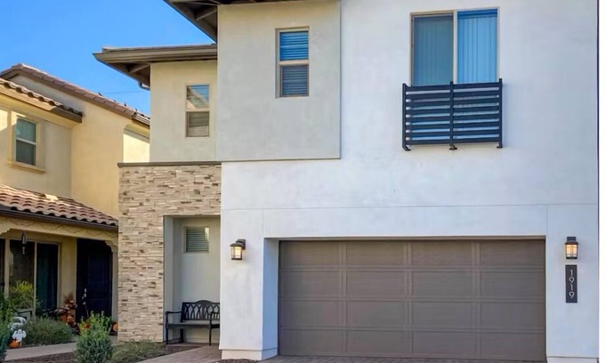 Gilbert House | Spacious 4-Bedroom Home in Follett Gilbert, AZ