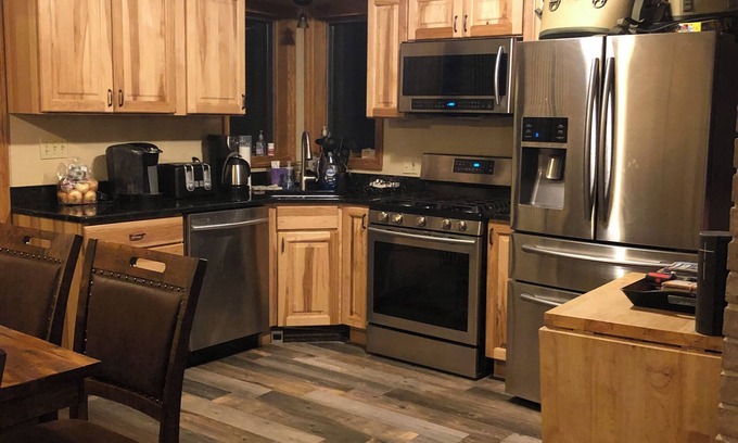 Rockton House | Spacious 4-bedroom house with AC, WiFi in charming Rockton, Private & Peaceful