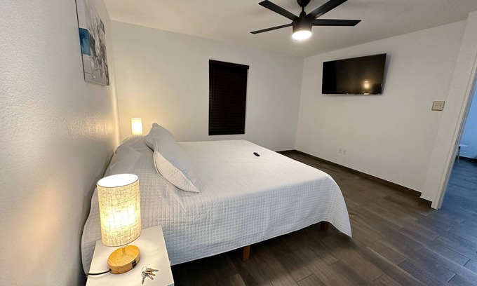 Laredo House | Spacious 4-bedroom house with AC and WiFi in enjoyable Laredo near Golf Course