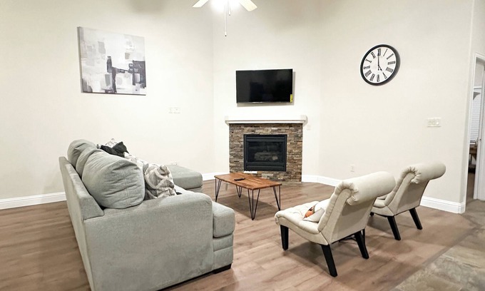 Odessa House | Spacious 4-bedroom house in Odessa with close to restaurants and retail stores.