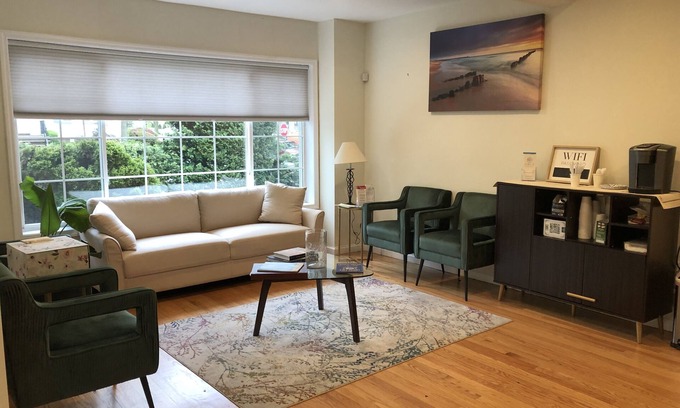 Forest Hills Gardens House | Spacious 4 Bedroom House with Parking, near local hospitals and stadiums
