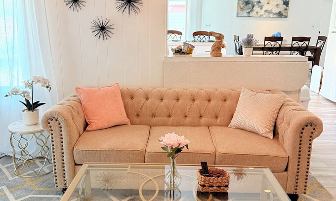 Baldwin Park House | Spacious 4-bedroom house in beautiful Baldwin Park with WiFi, AC