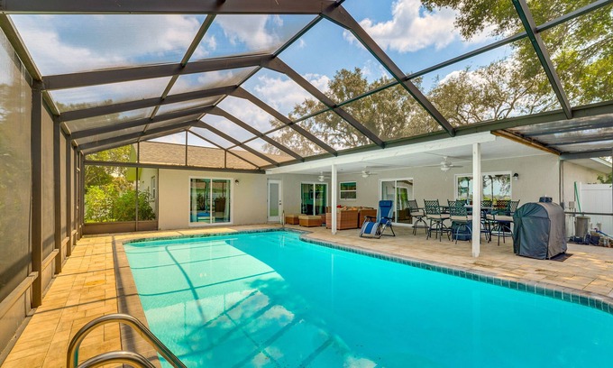 Forest Oaks House | Spacious 4-bedroom house with fitness room, WiFi in brilliant Spring Hill