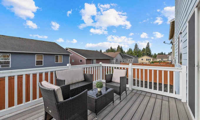 Bothell House | Spacious 4B|30-Day Minimum Stay|Pet-friendly|1st Floor BR|Flex-Lease #41847