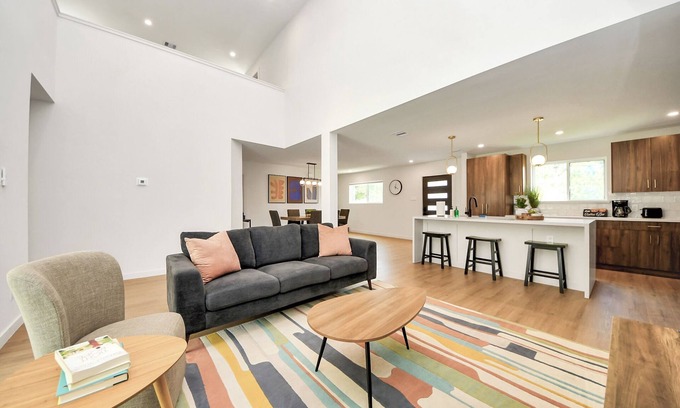 Greater East End House | Spacious 4b/4.5b house in quiet East Dwn Twn neighborhood. Private parking