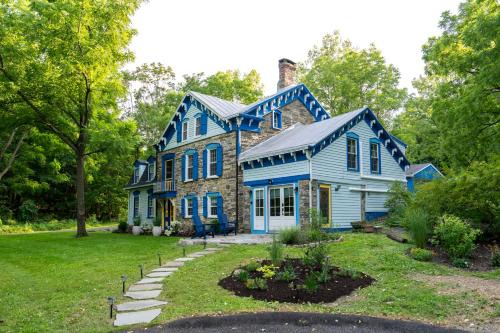 Town of Lloyd House | Spacious 4bd Country Gem - Fire Pit & Chill Vibes