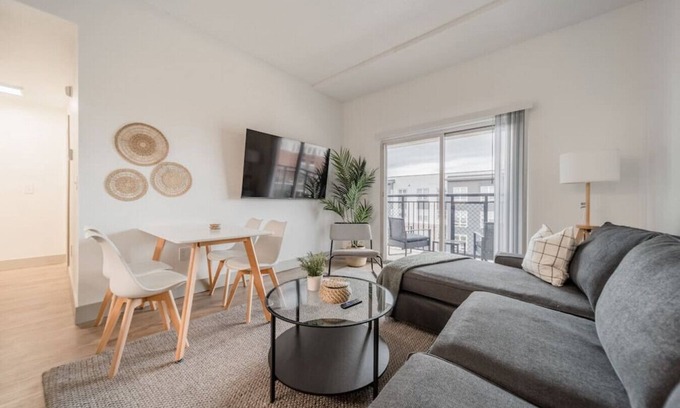 Fourth Ward Apartment | Spacious 4BR 3 Kings + Queen Walk to NFL