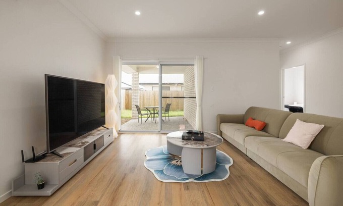 Greenbank House | Spacious 4BR Modern Home by Parks & Forest