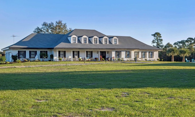 Oviedo House | Spacious 5,700SQT+ estate centrally located on a 20-acre with pool and barn/RV