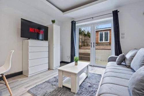 Banbury House | Spacious 5-bed Banbury House near Spiceball Park