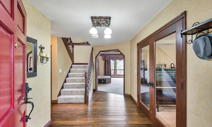 Meadow Glade House | Spacious 5-bedroom house in charming Battle Ground with WiFi, AC