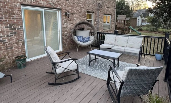 West Columbia House | Spacious 5-bedroom house in awesome West Columbia with WiFi, AC