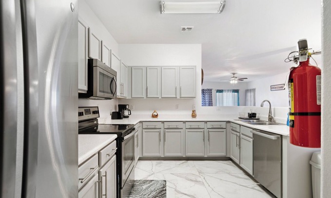 Estrella Village House | Spacious 5-bedroom family house in Phoenix