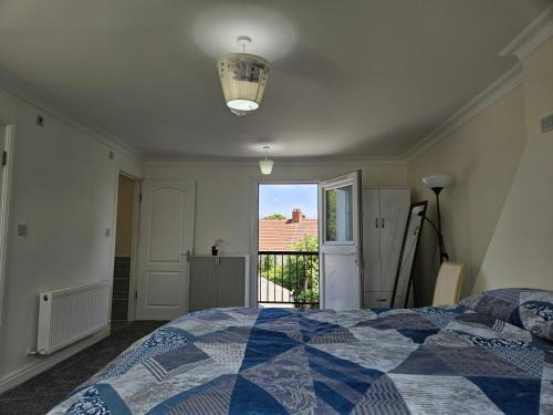 West Thornton House | Spacious 5 bedroom and 5 bathroom home in Croydon