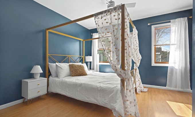Gansevoort House | Spacious 5-bedroom house with in ground pool, pool house and pet yard. 2kitchens