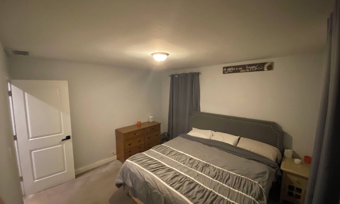 Woodridge House | Spacious 5-bedroom house in charming Woodridge with fence! Kid/pet friendly.