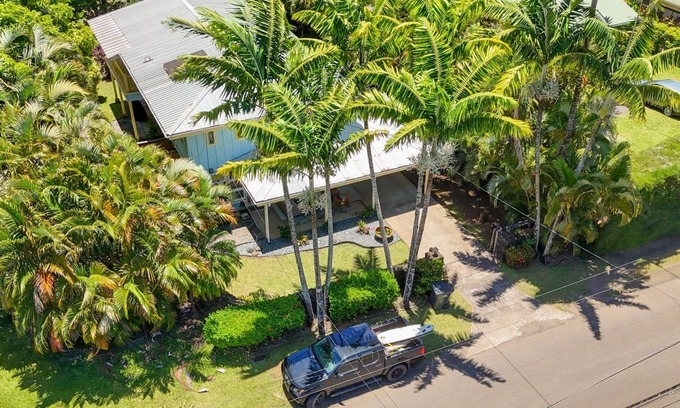 Hanalei House | Spacious 5-bedroom house with AC, WiFi in gorgeous Hanalei