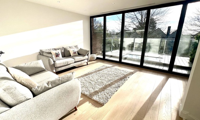 Blackheath House | Spacious 5-bedroom house in London with Parking and WiFi