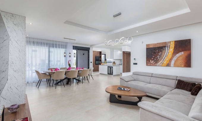 Mali Radic Villa | Spacious 5-bedroom villa in gorgeous Brekovica with AC, WiFi