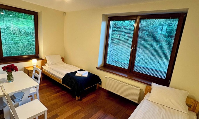 gmina Kamienica Villa | Spacious 5-bedroom villa in welcoming Szczawa with WiFi, AC